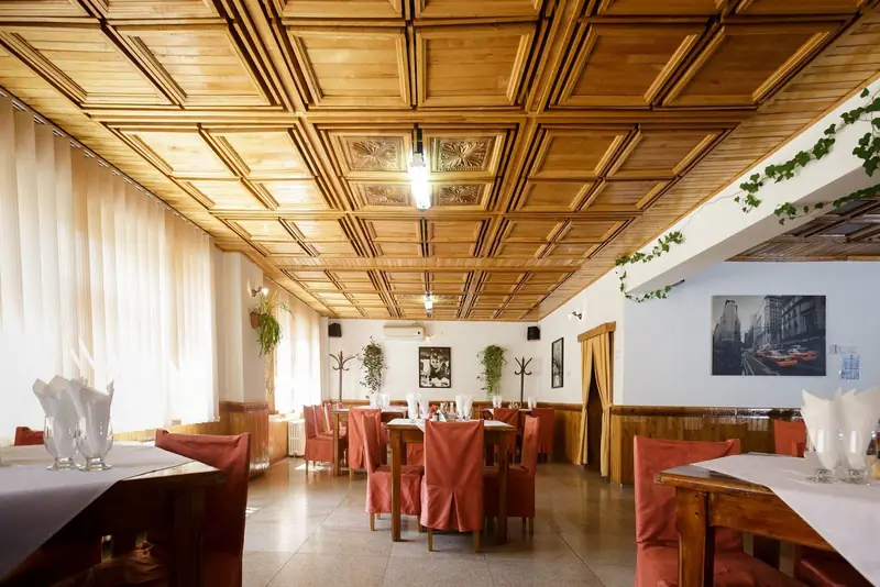 Restaurant Casa Blanca, sală luminoasă